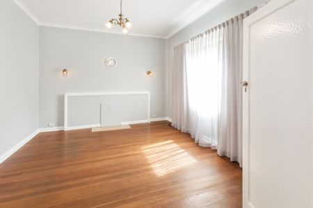 Bright, Friendly & Modern Two Bedroom Home in a Sought-After Location - Photo 2