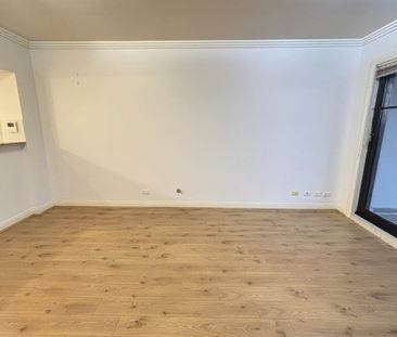 Sleek, Utra-Modern 2 Bedrooms Apartment With 2 Bathrooms Waiting For You! - Photo 3