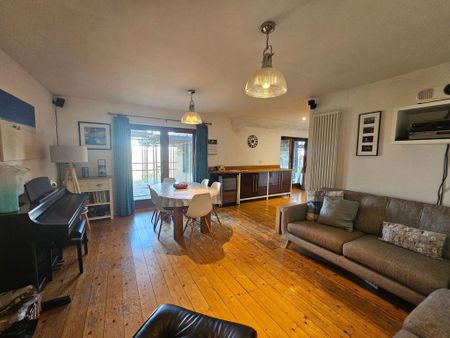 4 bedroom detached house to rent - Photo 5