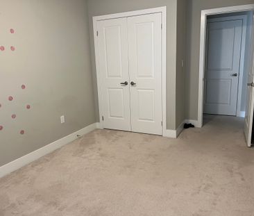 For Lease - 677 Chelton Road, London South, Ontario - Photo 5