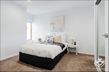 Unit in great condition with a balcony - Photo 4