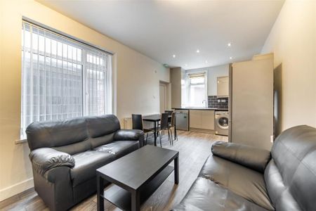 4 bedroom terraced house to rent - Photo 2