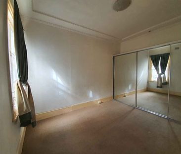 SPACIOUS 1 BEDROOM UNIT - Photo 2