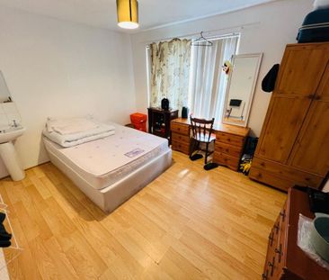 171 Dunluce Avenue, Belfast BT9 7AX - Photo 4