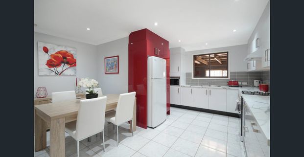 CHARMING FAMILY HOME !! - Photo 1