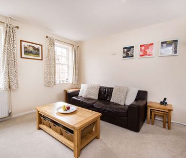 Blandford Court, Woodstock, Oxfordshire, OX20 1UY - Photo 2