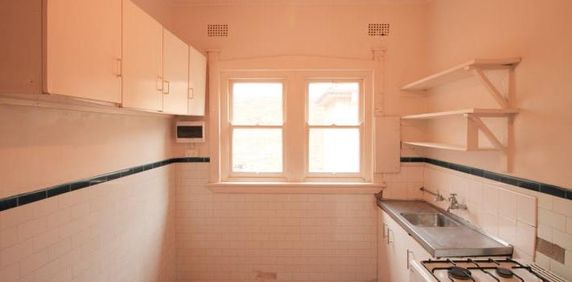 OVERSIZED ONE BEDROOM PLUS STUDY! - Photo 2