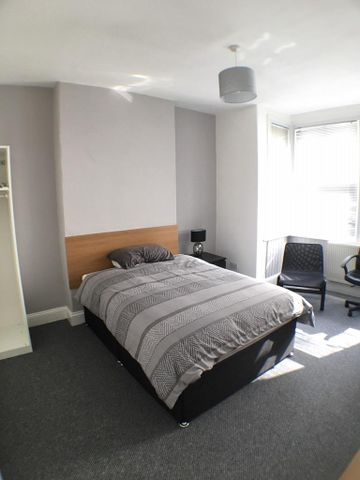 4 bedroom terraced house to rent - Photo 4