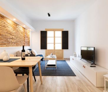 Stunning Two Bedroom Apartment Between Eixample And El Raval Neighb... - Photo 2