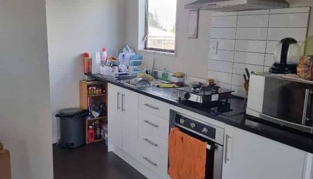 Tidy 2 bedroom - Photo 2