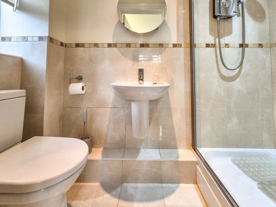 The Maples, CM21, Sawbridgeworth - Photo 1