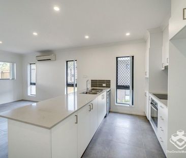 MODERN THREE BEDROOM TOWNHOUSE FOR RENT - Photo 5