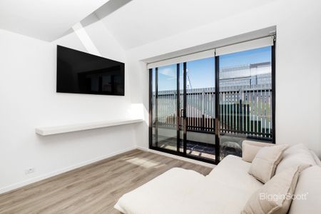 Modern Home with a Private Rooftop Deck - Partially Furnished - Photo 2