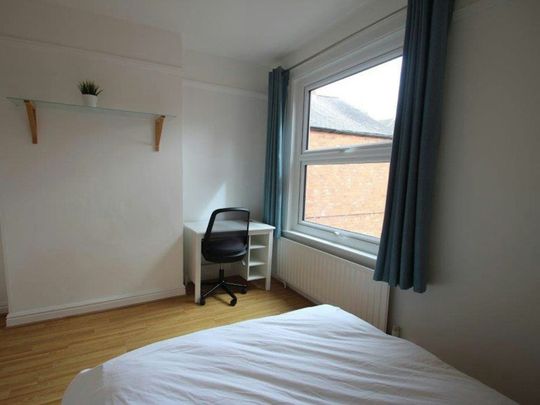 Howard Road, Clarendon Park, Leicester, LE2 - Photo 1