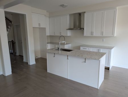 For Lease - 47 Arnold Circle, Brampton, Ontario - Photo 5