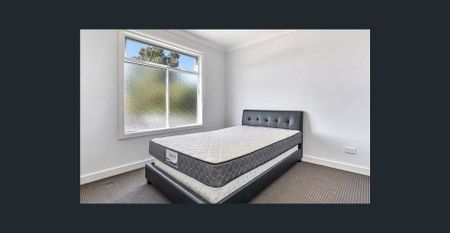 Ideal for Students and First-Time Renters – Furnished two bedroom townhouse for rent - Photo 3