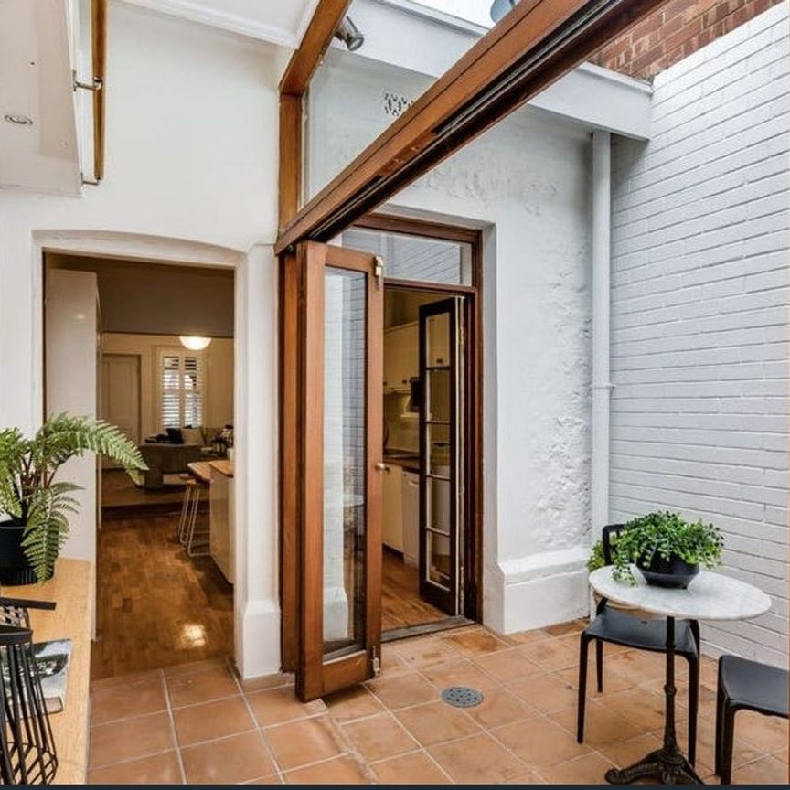 Stylish 1 Bedroom Cottage in the Heart of North Adelaide&excl; - Photo 1