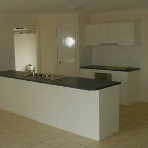 19 Cuttaburra Crescent, Glenvale - Photo 2