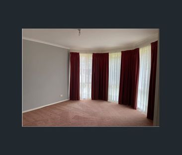 LARGE FAMILY HOME! - Photo 2