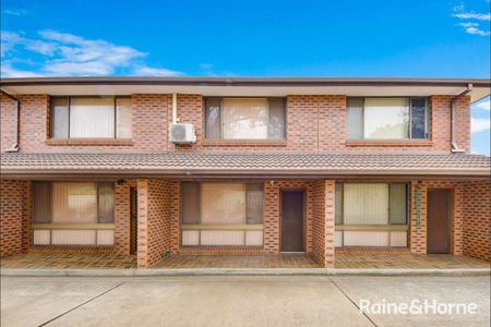 TWO BEDROOM TOWNHOUSE IN SELECTIVE SCHOOL ZONE - Photo 2