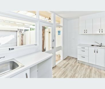 Large Character Home! - Photo 6