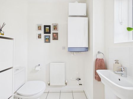 2 bedroom semi-detached house to rent - Photo 2