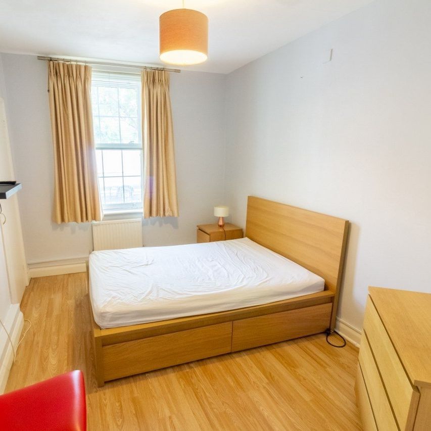 Room in a Shared Flat, Pilton Place, SE17 - Photo 1