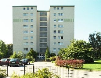 Erdgeschoss mit Badewanne und Balkon - Photo 1