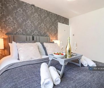 3 bedroom semi-detached house to rent - Photo 6