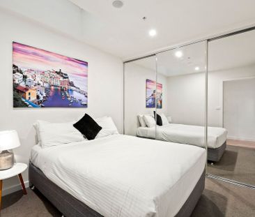 Dual Level Premium Penthouse with 180 Degree View of Melbourne City... - Photo 2