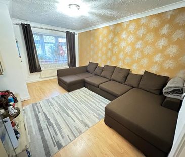 3 bedroom end of terrace house to rent - Photo 1