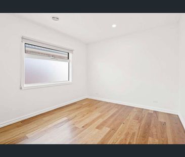 3 year old,very clean . - Photo 4