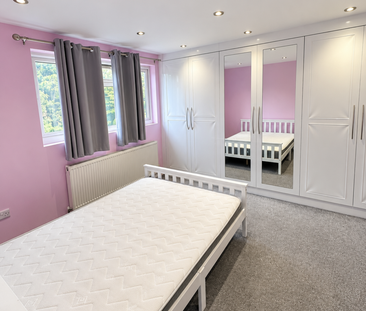 4 bedroom terraced house to rent - Photo 6