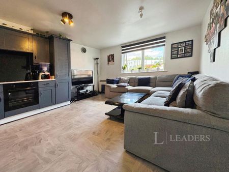 2 bedroom flat to rent - Photo 2