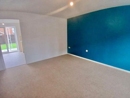 3 bedroom semi-detached house to rent - Photo 2