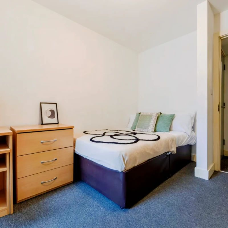 Silver Non Ensuite Top Floor - Photo 1