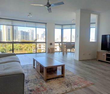 Central Surfers Paradise 100 m2 extra Large furnished 2 bedroom 2 b... - Photo 3