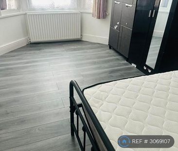 4 bedroom terraced house to rent - Photo 3
