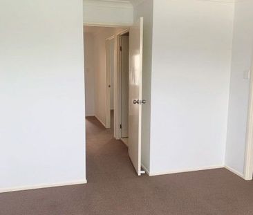 CONVENIENT MODERN 3 BEDROOM TOWNHOUSE CLOSE TO PUBLIC TRANSPORT - Photo 5