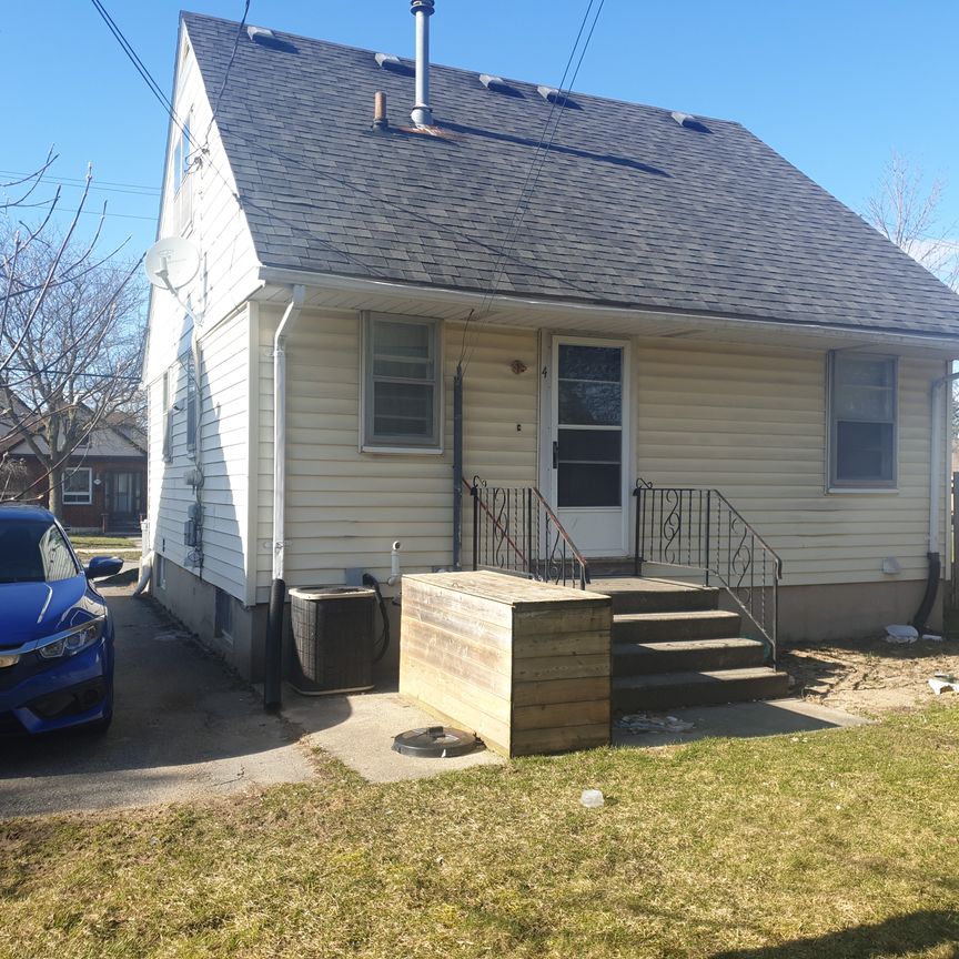 1237 Landor St - Photo 2