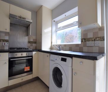 3 Bedroom Terraced To Let - Photo 4