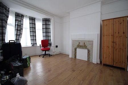 4 bedroom terraced house to rent - Photo 5
