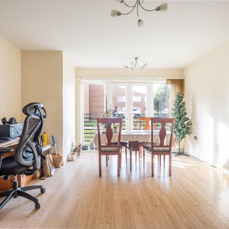 2 bedroom ground floor flat to rent - Photo 1