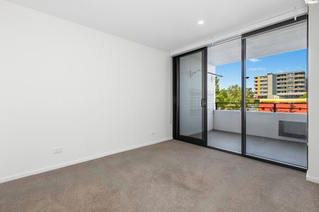 Close to it all - Photo 3