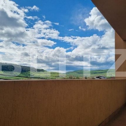 Apartament modern, 4 camere, 2 bai, priveliste, zona Regal - Photo 1