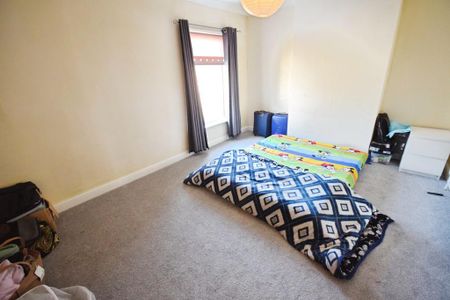 2 bedroom end of terrace house to rent - Photo 3