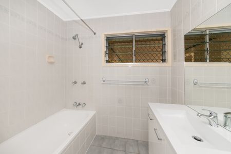 32 Wakeford Street, Aitkenvale QLD 4814 - House For Rent | Domain - Photo 5