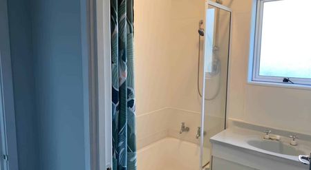 3 Bedroom Family Home - Photo 5