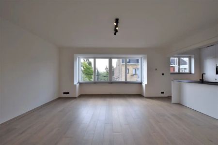 Centraal gelegen appartement met standaard voorzieningen en alle gemakken binnen handbereik - Photo 2