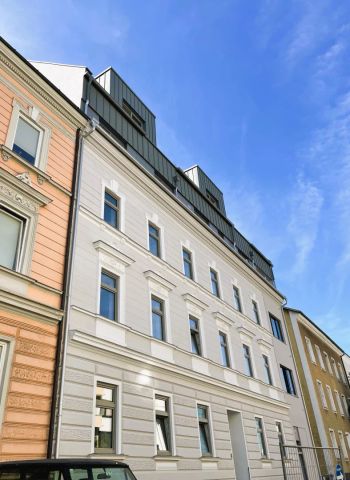 Neu sanierte 4-Zimmer Wohnung mit Loggia in aufstrebendem Wohnviertel - Photo 3